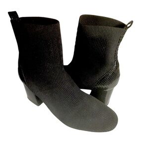 Jane and the Shoe Cherry Black Pull on Booties Sz 8